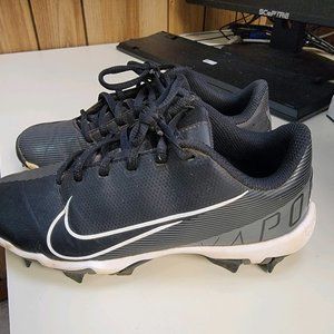 Nike softball cleats size 3Y